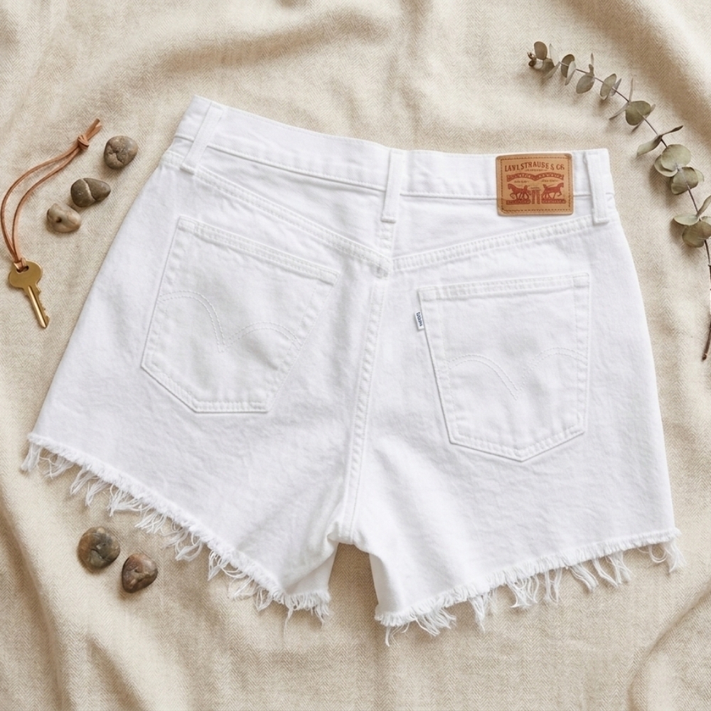 Womens Levi's White High Waisted Mom Shorts Size 32 With Fringe
